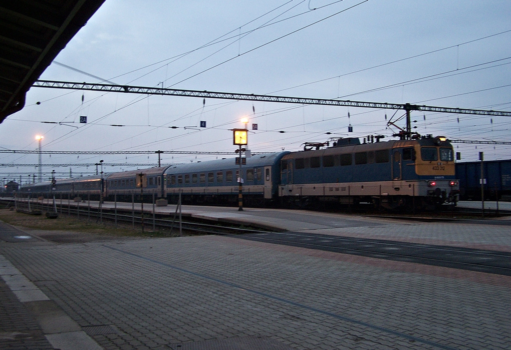 433 312 Dombóvár (2013.04.05).