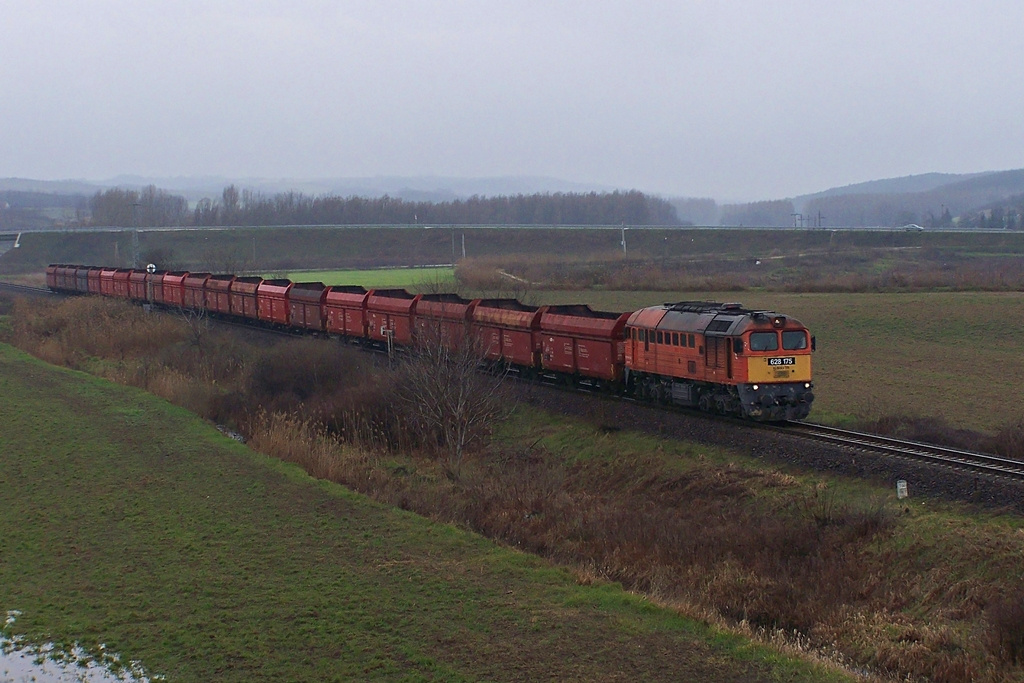 628 175 Bátaszék (2013.04.06).