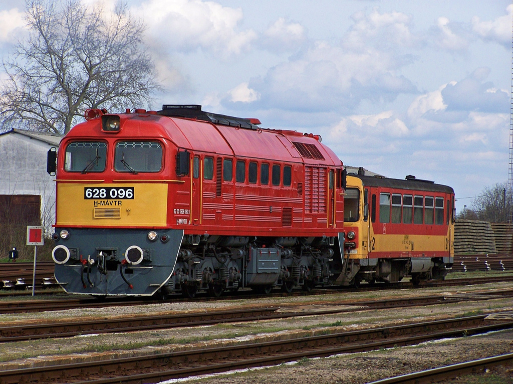 628 096 + Bzmot - 391 Bátaszék (2013.04.11).