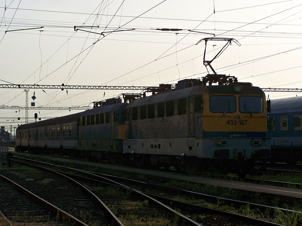 433 187 + 431 069 Dombóvár (2013.04.30).