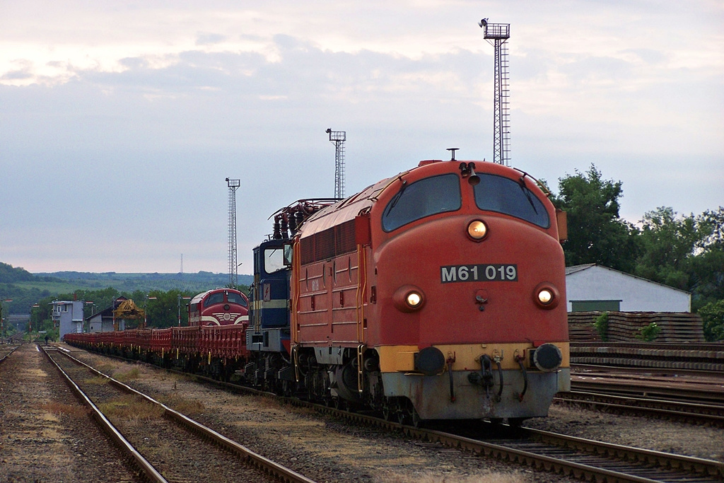 M61 - 019 + V42 - 527 Bátaszék (2013.05.23).