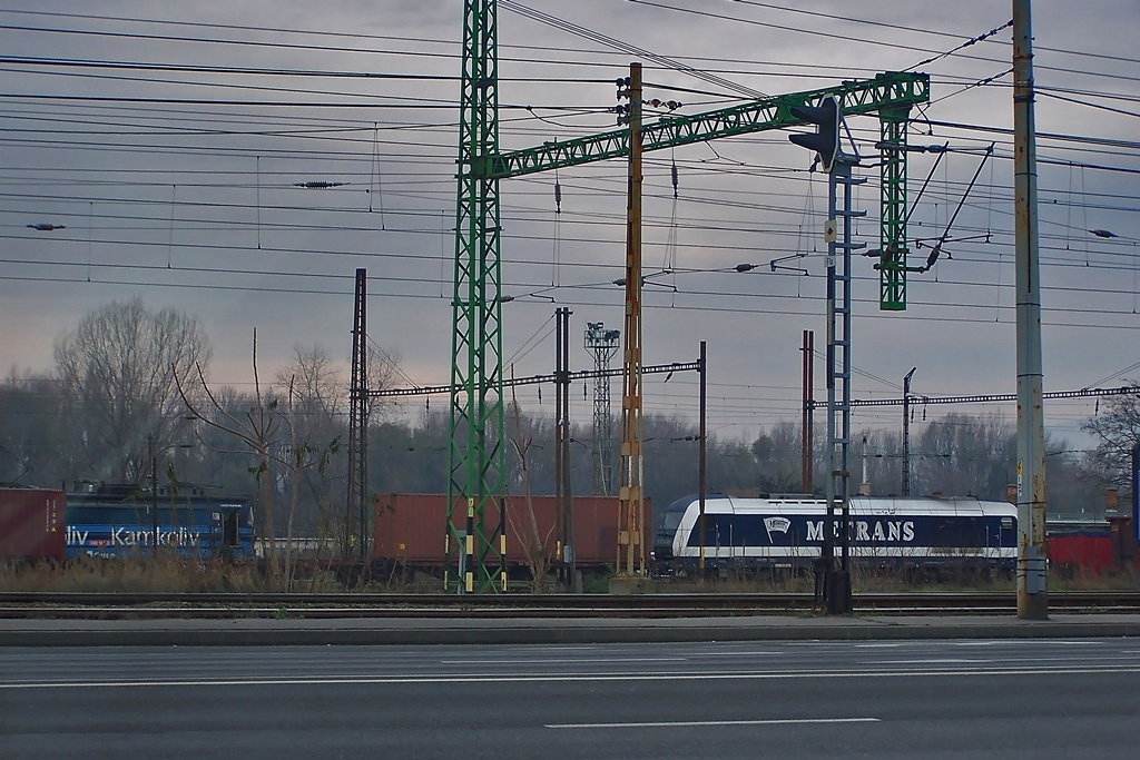 240 107 + 761 005 Soroksári út (2013.11.30).