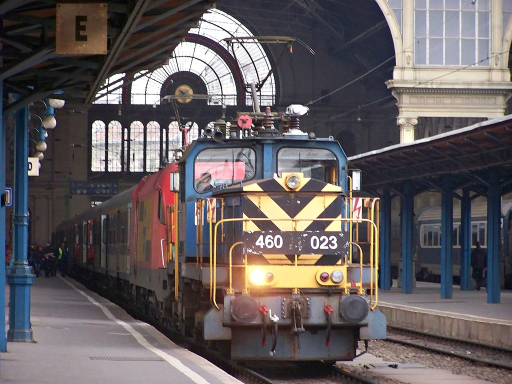 460 023 + 1116 060 Budapest Keleti pu (2013.11.30).