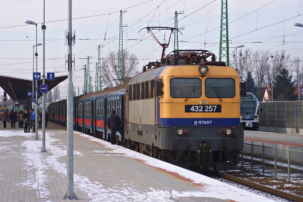 432 257 Vác (2014.12.31).