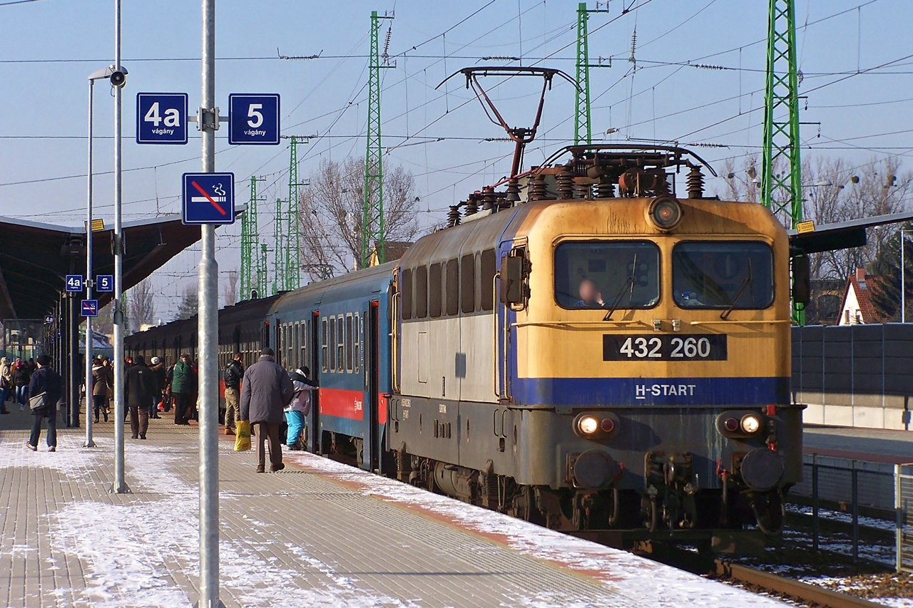 432 260 Vác (2014.12.31).