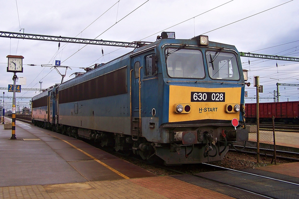 630 006 + 630 028 Dombóvár (2015.01.10).