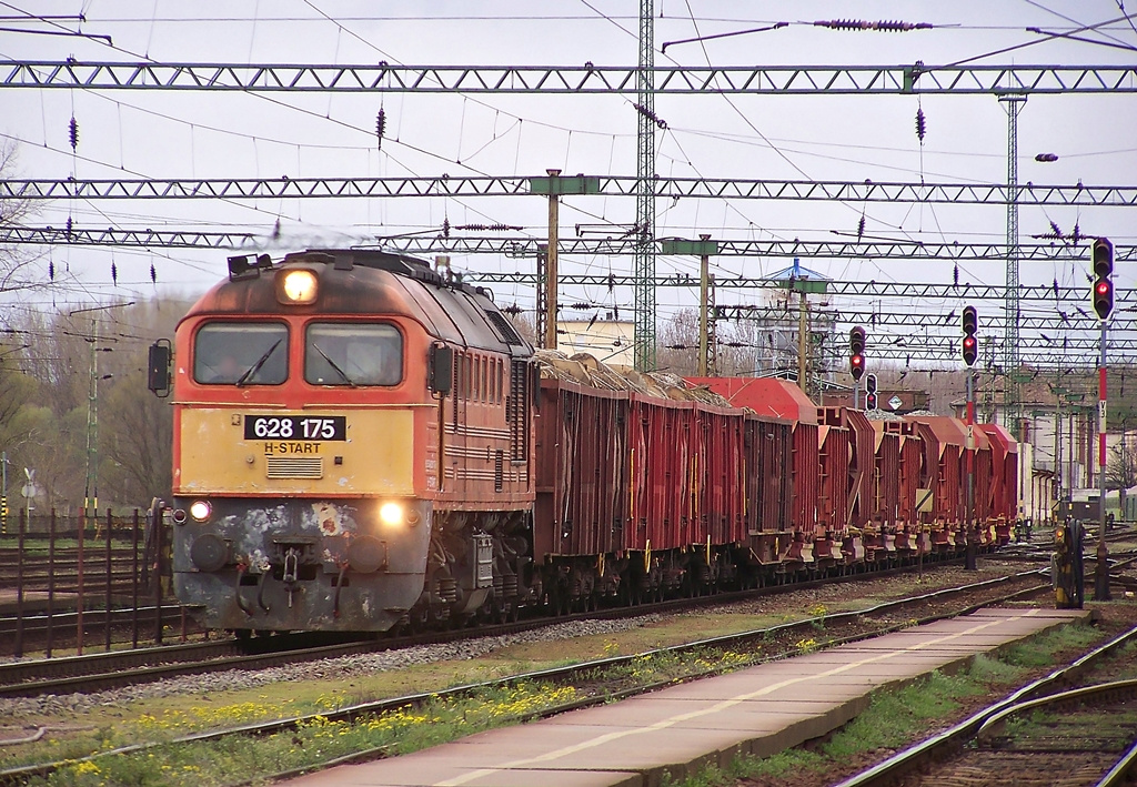 628 175 Dombóvár (2015.04.01).