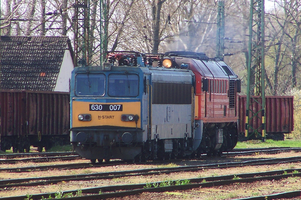 628 235 + 630 007 Dombóvár (2015.04.10).