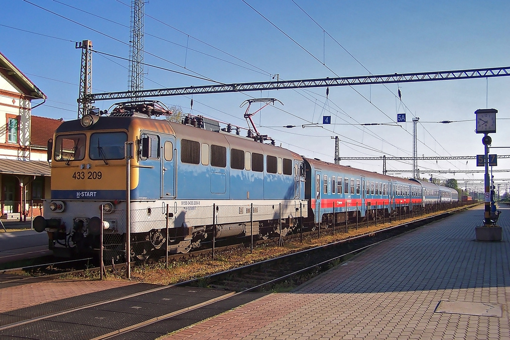 433 209 Dombóvár (2015.04.19)