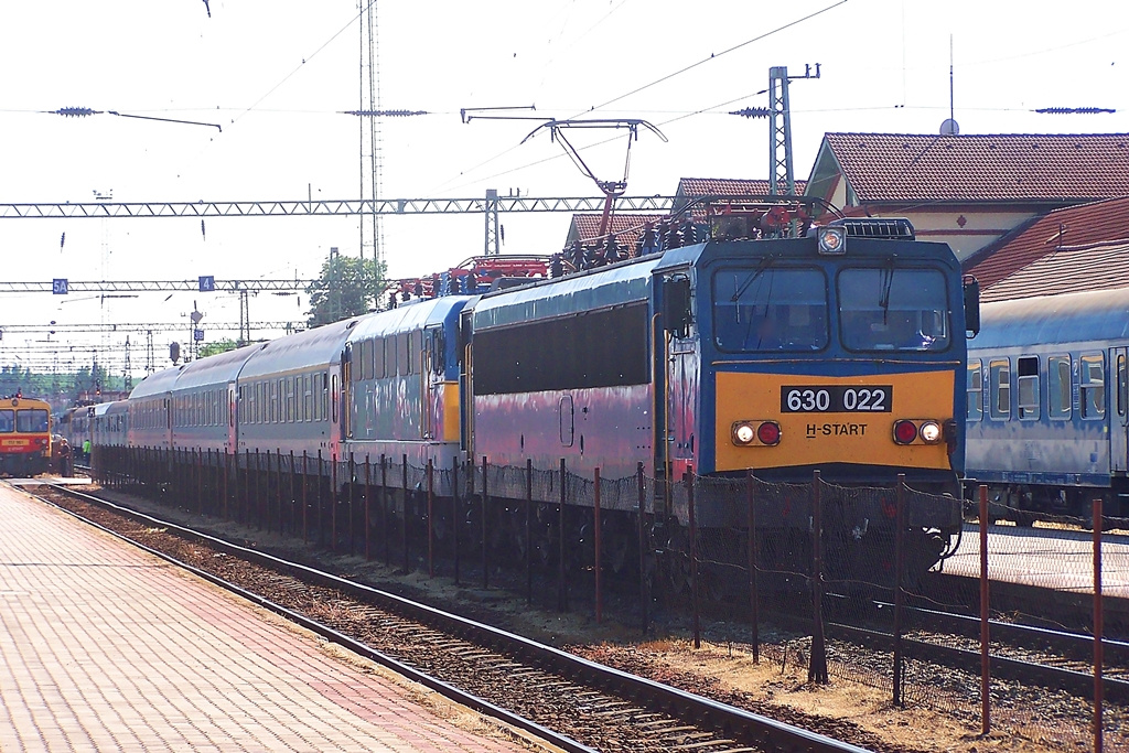 630 022 + 431 146 Dombóvár (2015.05.11).