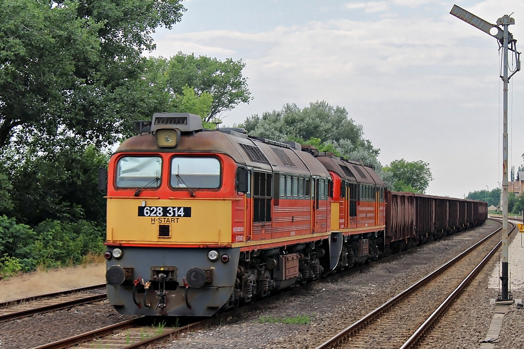 628 314 + 628 330 Börgönd (2015.07.18).