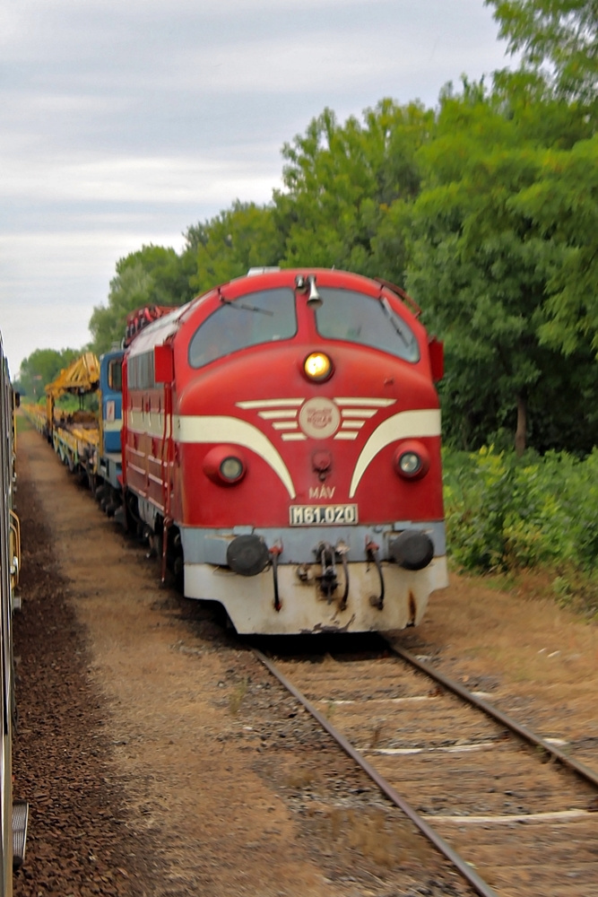 M61 - 020 + V42 - 527 Mezőlak (2015.07.28).