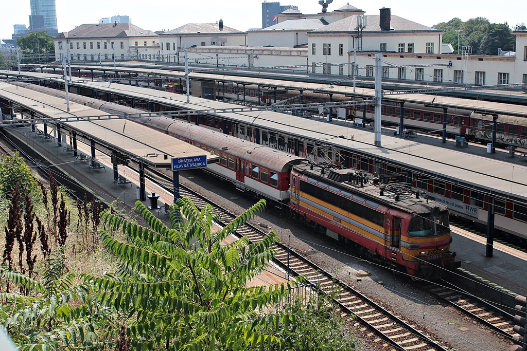 240 054 Bratislava Hlavna Stanica (2015.08.12)