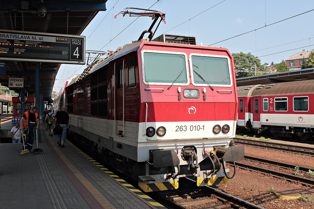 263 010 Bratislava Hlavna Stanica (2015.08.12)011