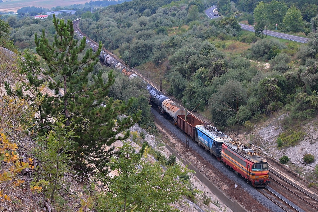 240 079 + 241 005 Szár (2015.08.25).