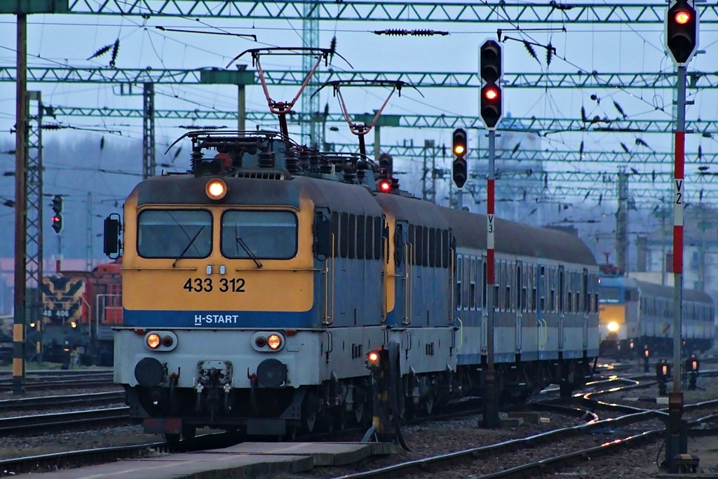 433 312 + 433 209 Dombóvár (2015.12.17).