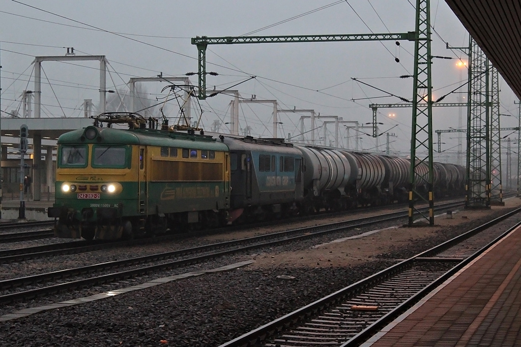 242 282 + 600 936 Kelenföld (2015.12.21).