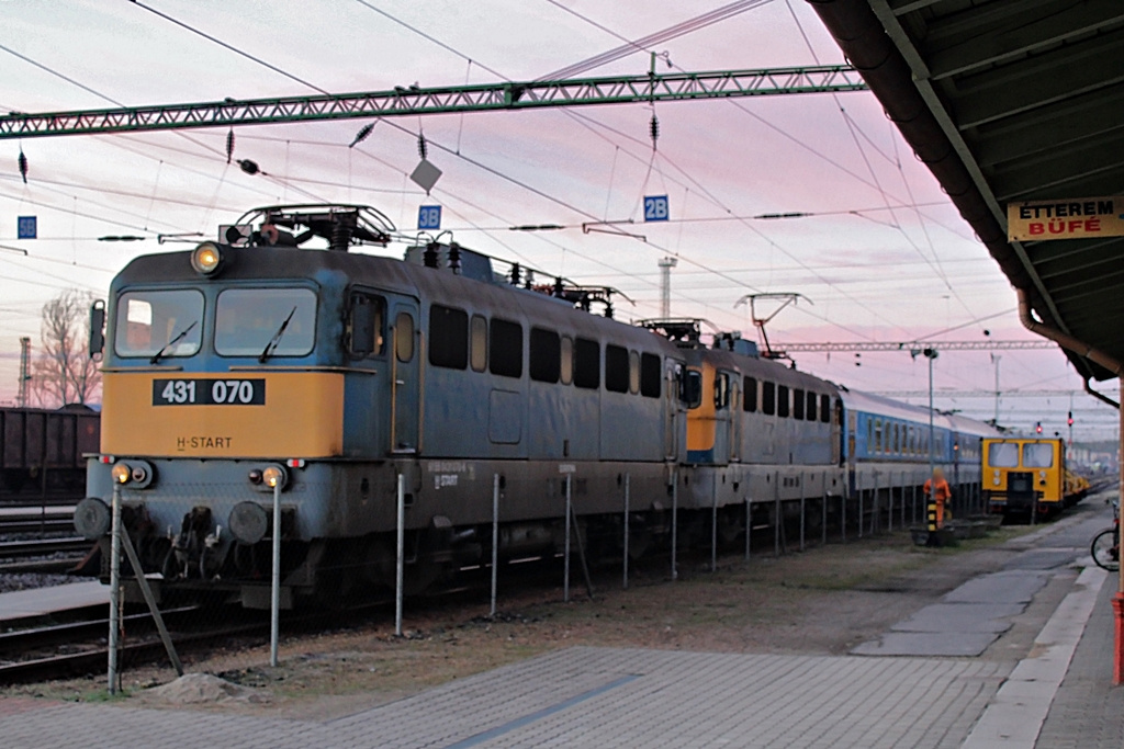 431 070 + 433 242 Dombóvár (2015.02.12)