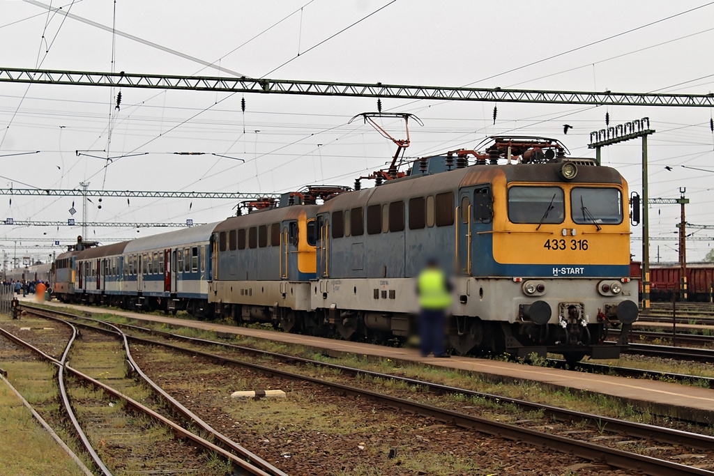 433 316 + 433 197 Dombóvár (2016.04.08).