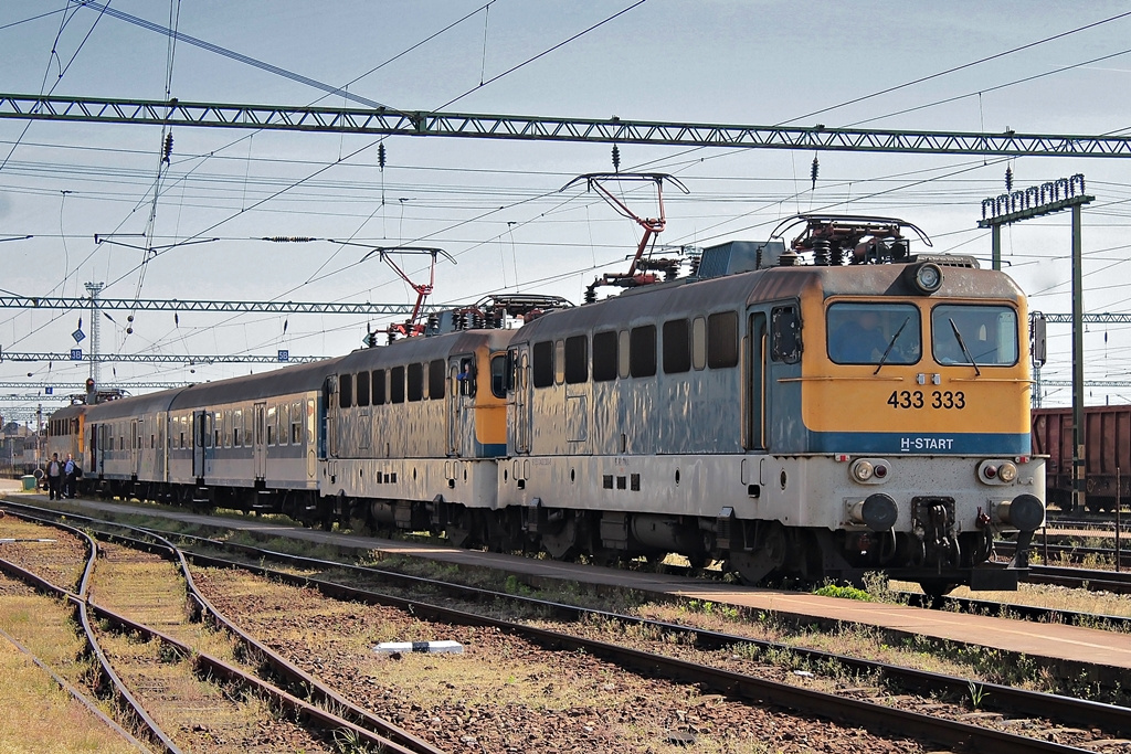 433 333 + 433 187 Dombóvár (2016.04.22).