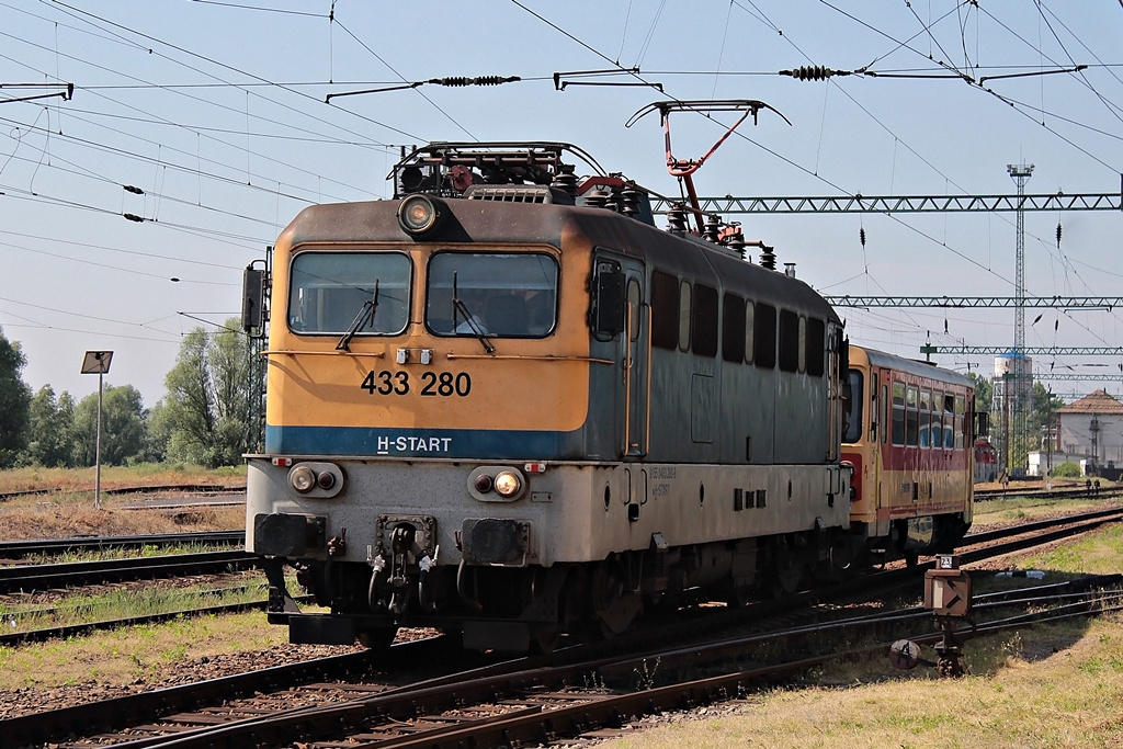 433 280 + 117 221 Dombóvár (2016.05.06).01