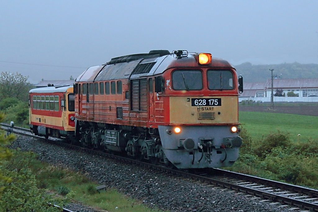 628 175+117 221 Bátaszék (2017.04.19)