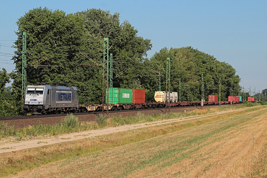 386 018 Szőny (2017.07.12).