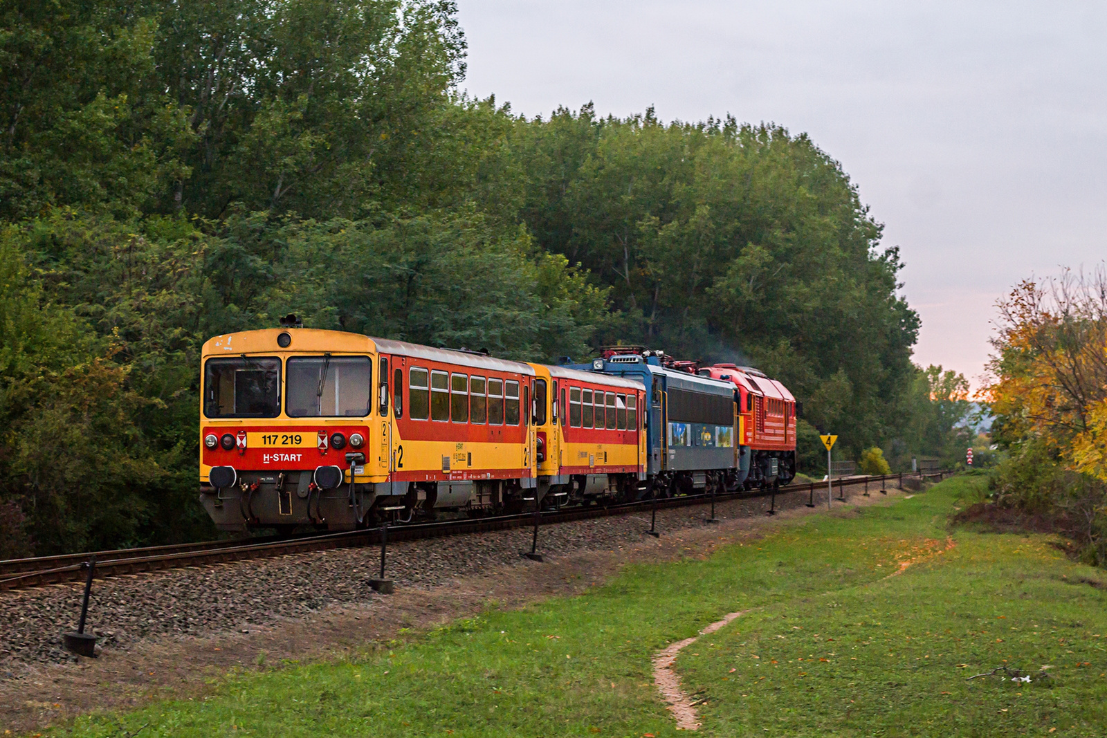 628 235+630 013+117 210+219 Alsónyék (2021.10.15).02