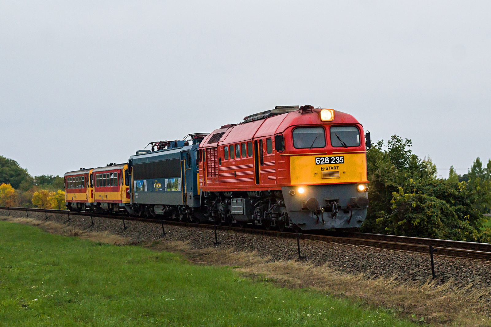 628 235+630 013+117 210+219 Alsónyék (2021.10.15).01