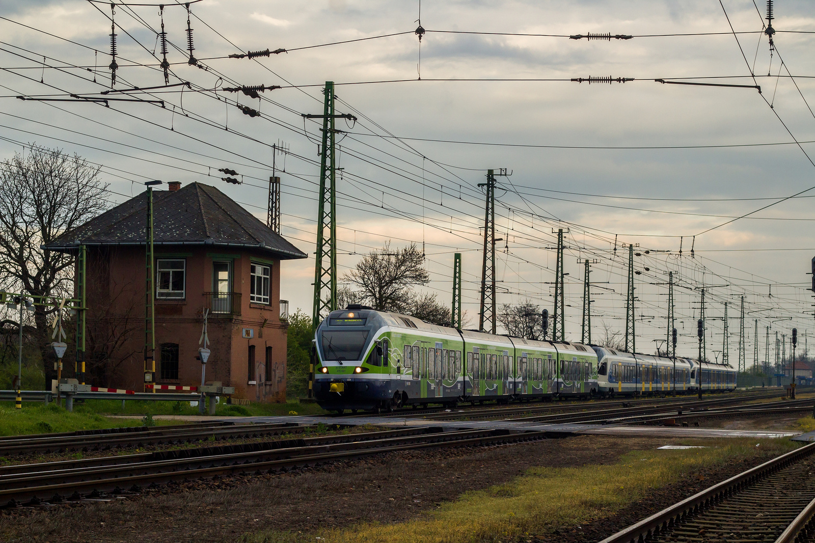 415 061+102+095 Szajol (2023.04.10)