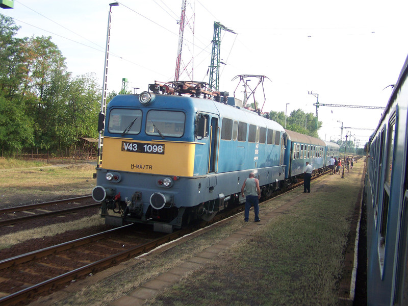 V43 - 1098 Jászszentlászló (2009.08.10)