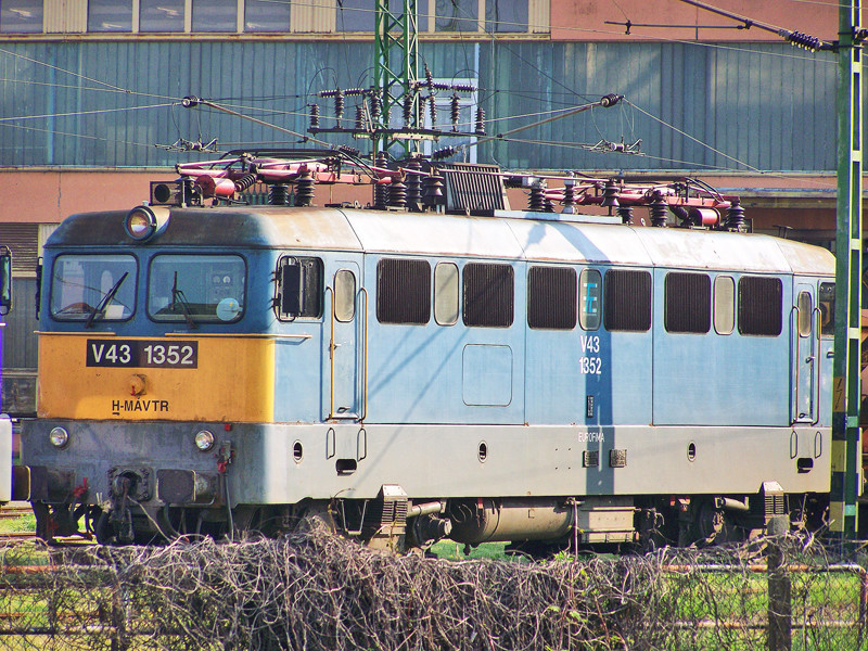 V43 - 1352 Dombóvár (2010.04.20)