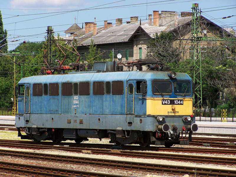 V43 - 1044 BP Kelenföld (2010.07.04)04.