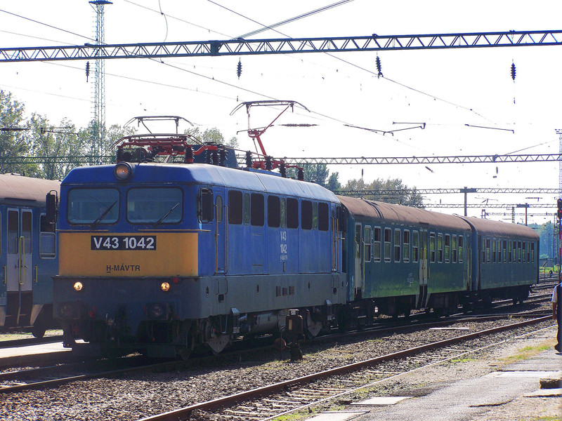 V43 - 1042 Dombóvár (2010.09.22)01.