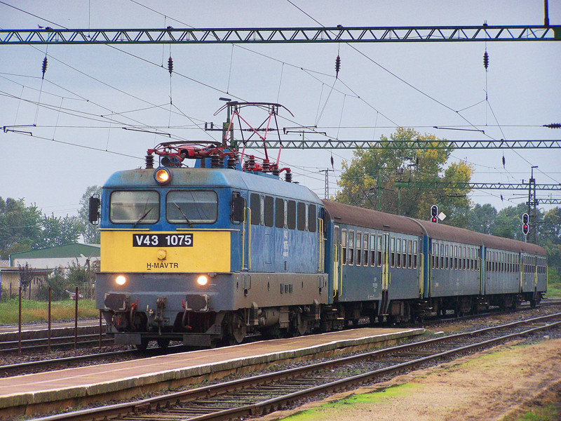 V43 - 1075 Dombóvár-Alsó (2010.10.01).