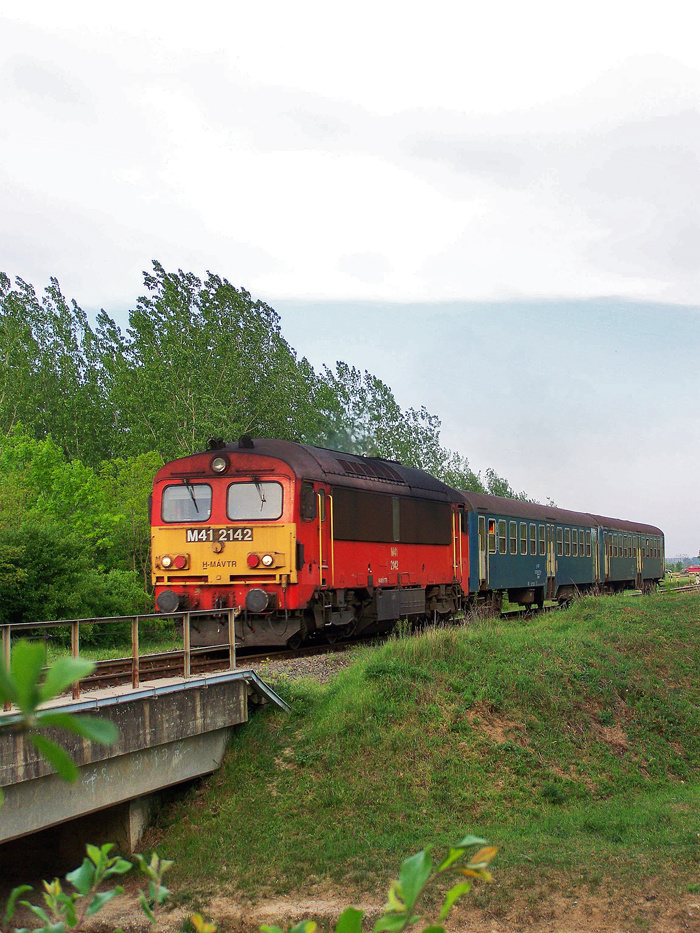 M41 - 2142 Bátaszék (2009.04.26).02