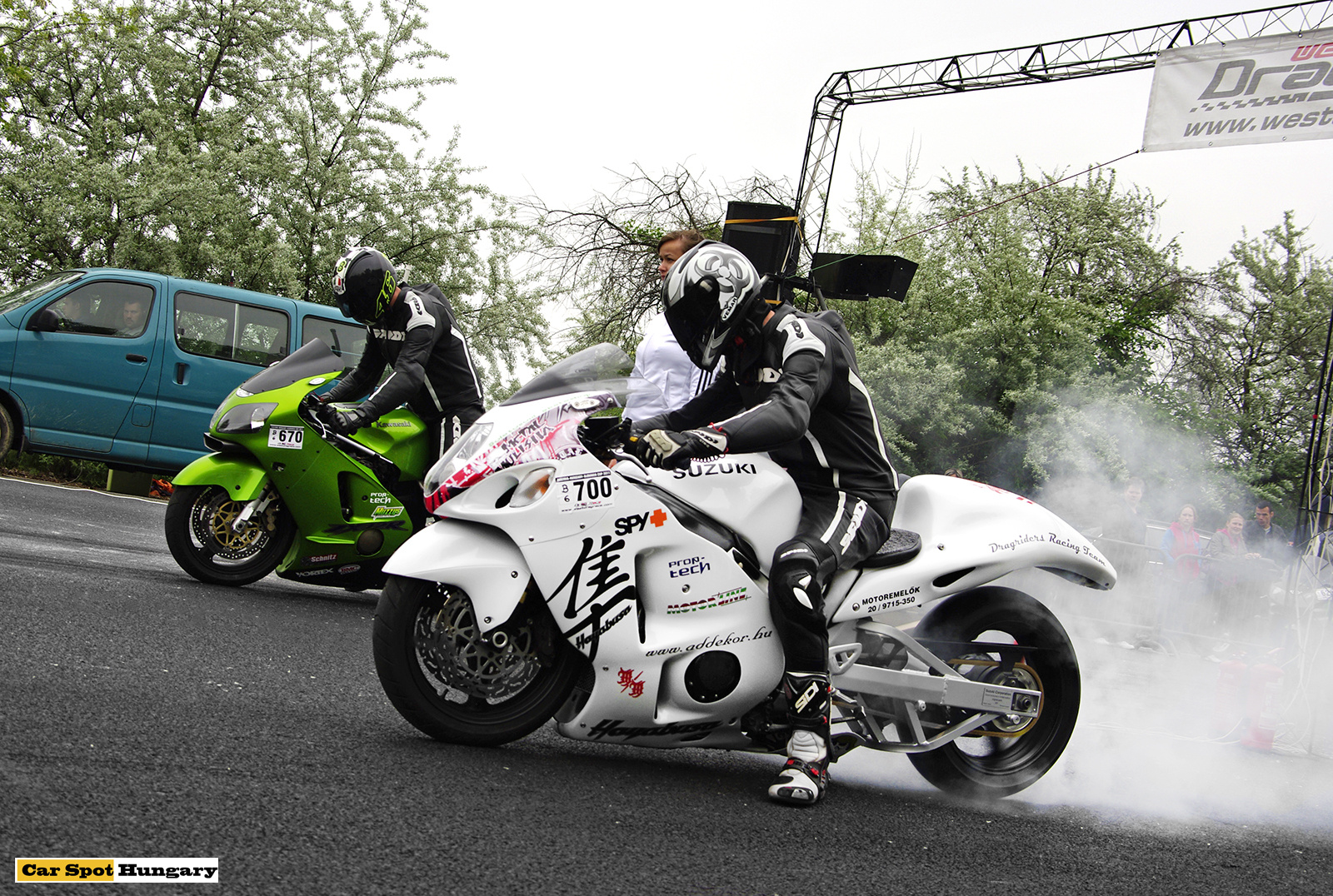 Kawasaki Ninja ZX12R &amp; Suzuki Hayabusa