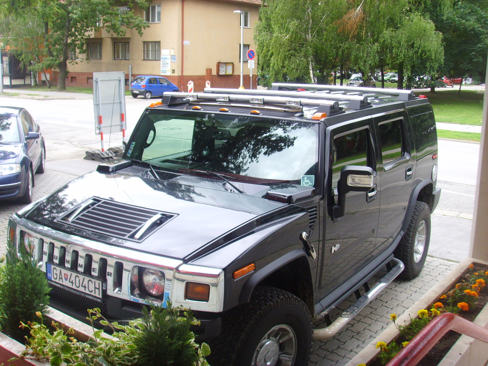 HUMMER H2