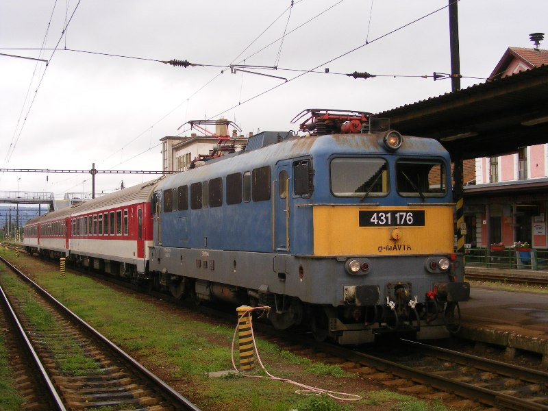 Újvári vonat
