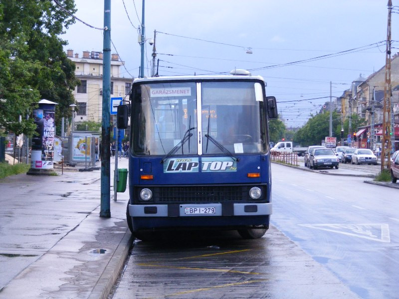 Ikarus, Bosnyák tér