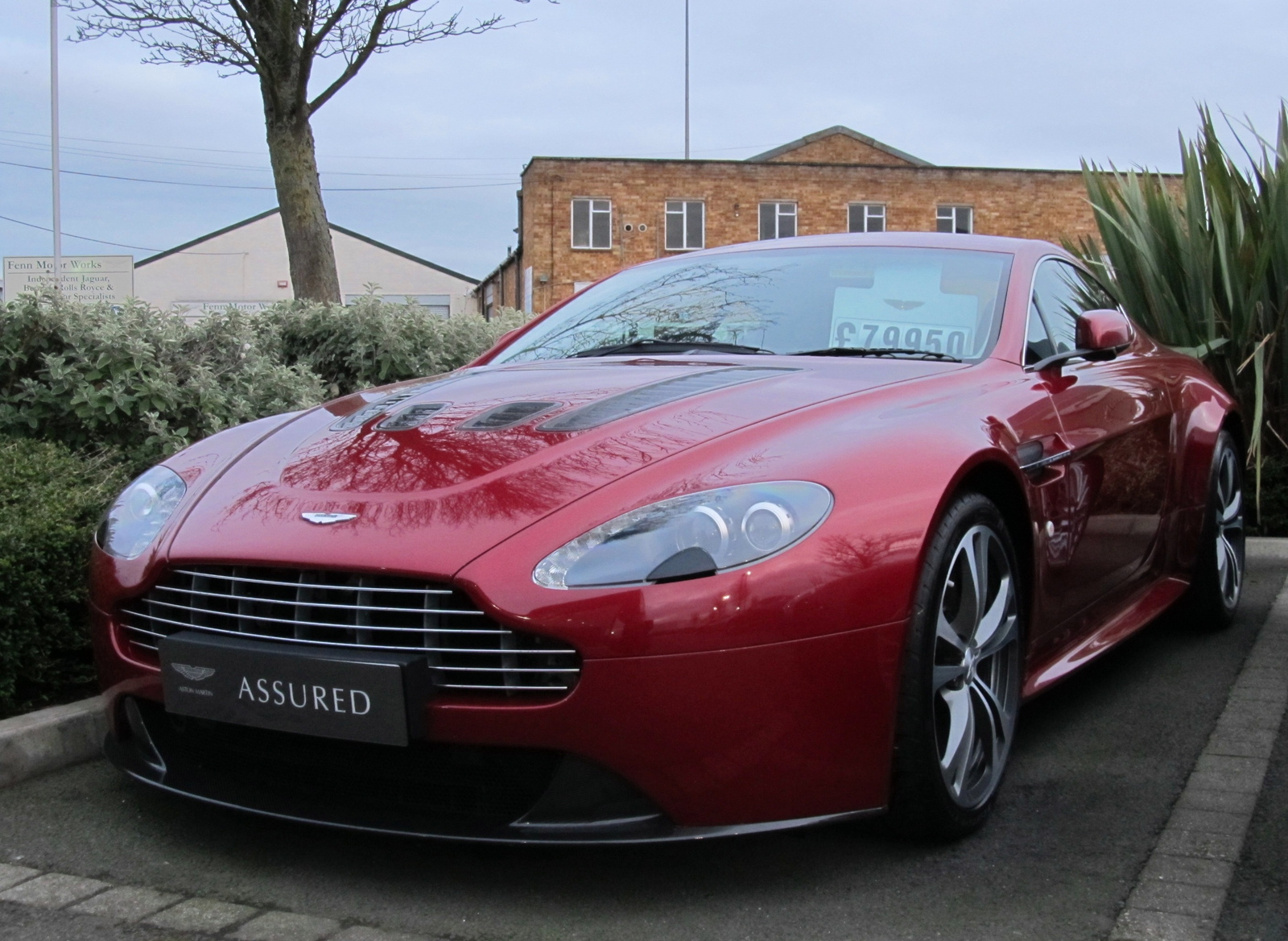 Aston Martin V12 Vantage