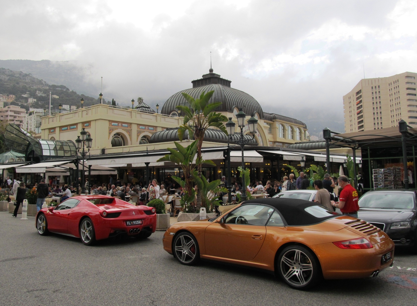 Ferrari 458 Spider - Porsche 911 Carrera 4S Cabriolet