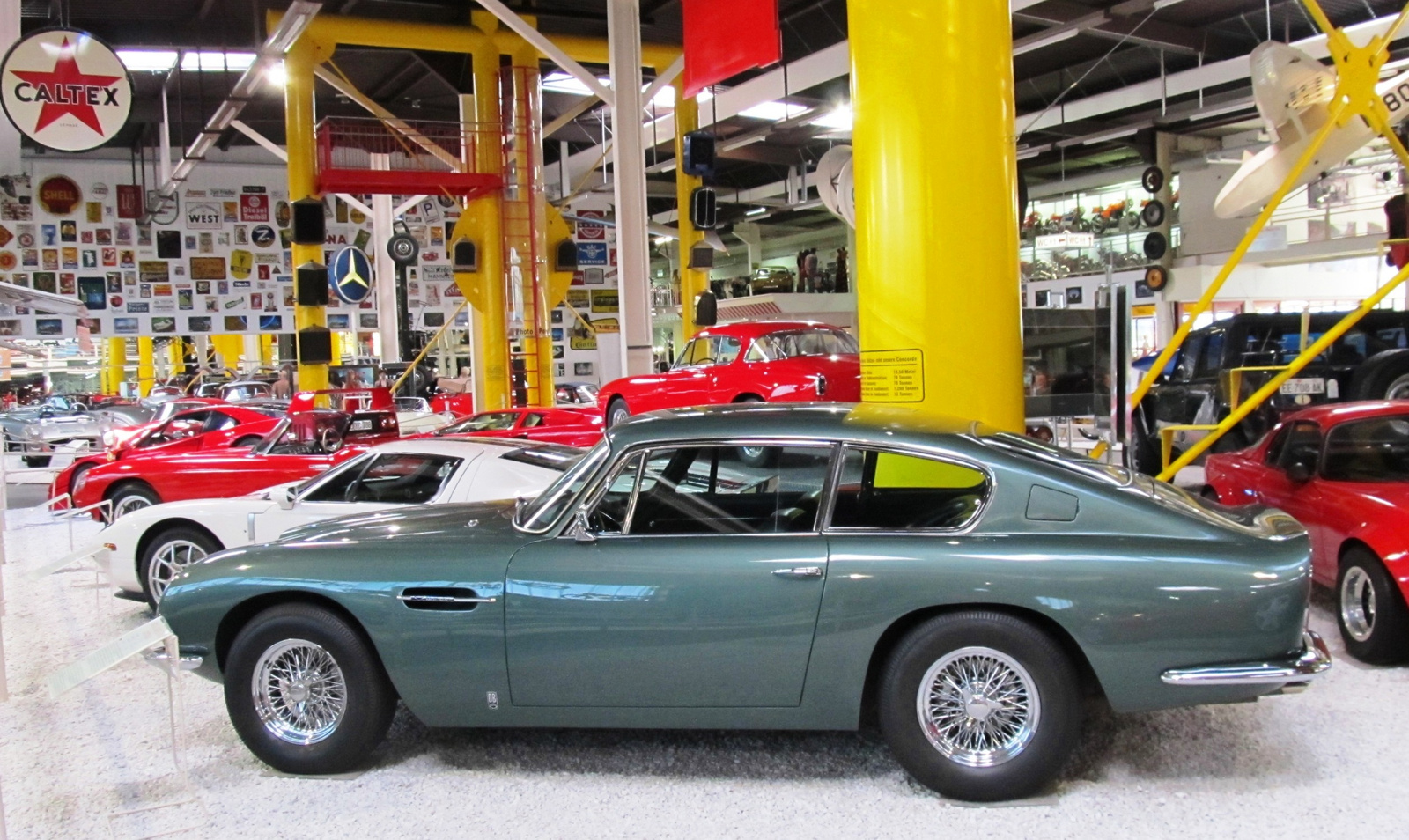 Aston Martin DB6 Vantage