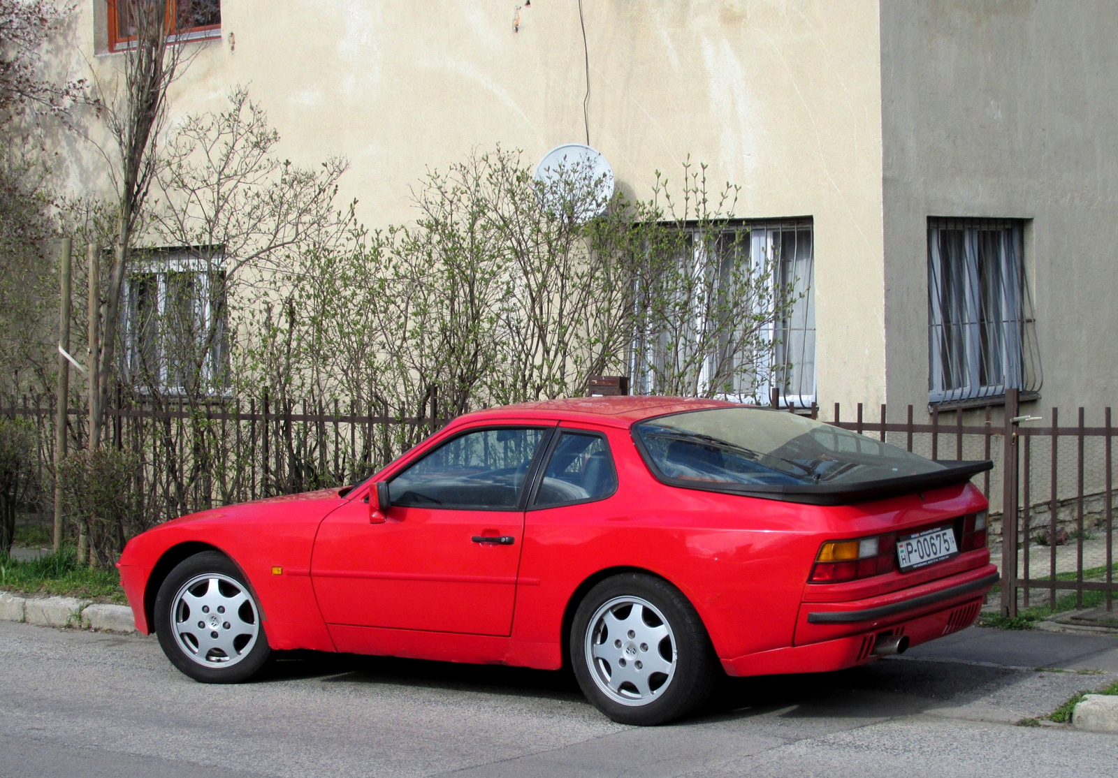 Porsche 944