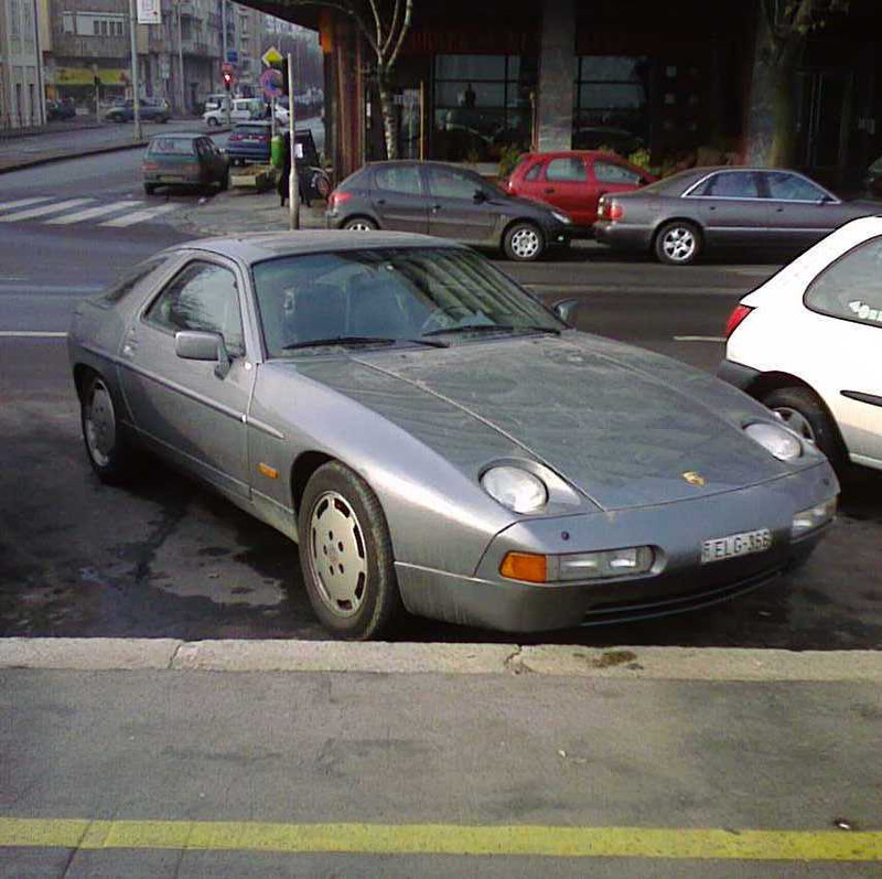 Porsche 928