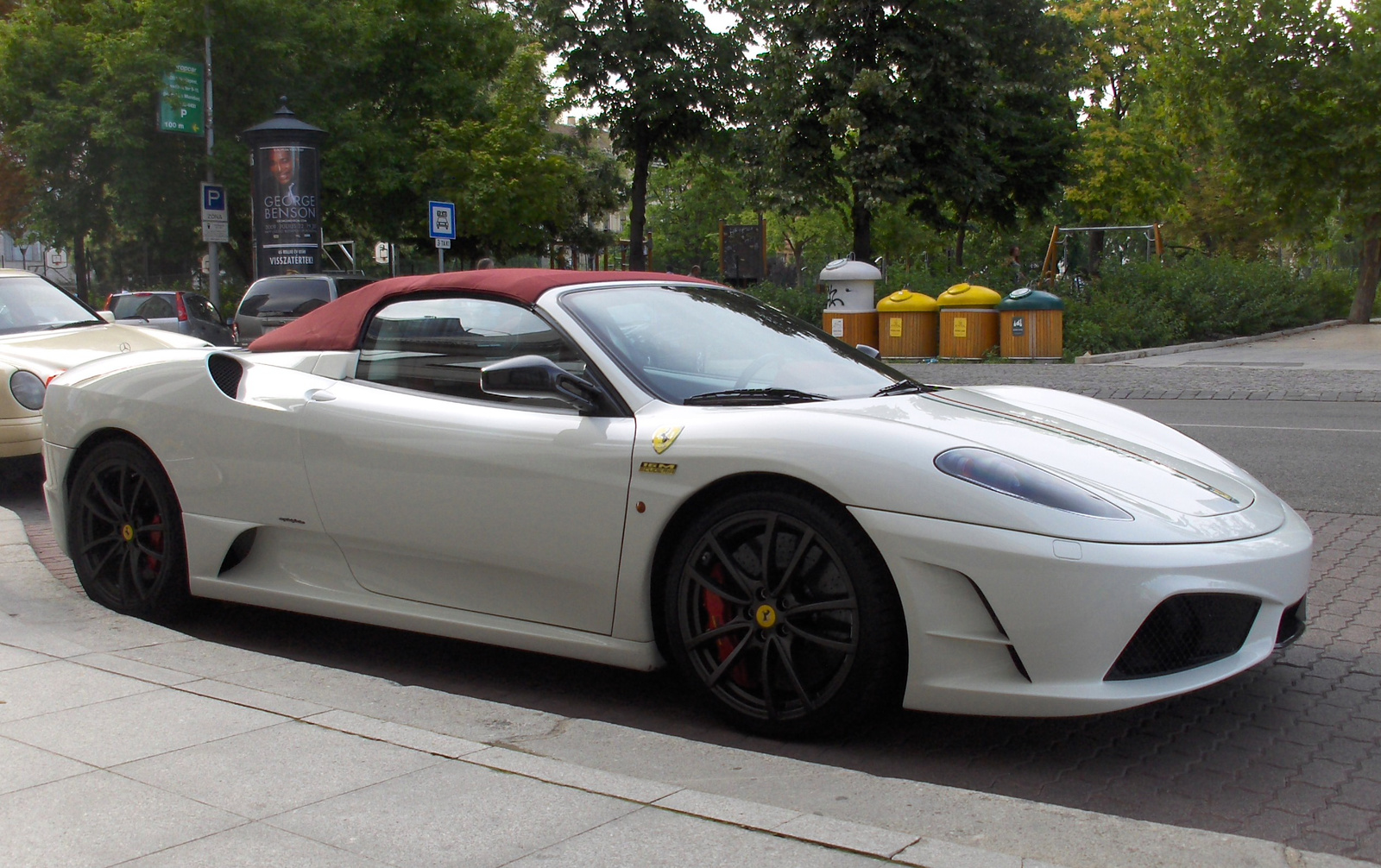 Ferrari Scuderia Spider 16M