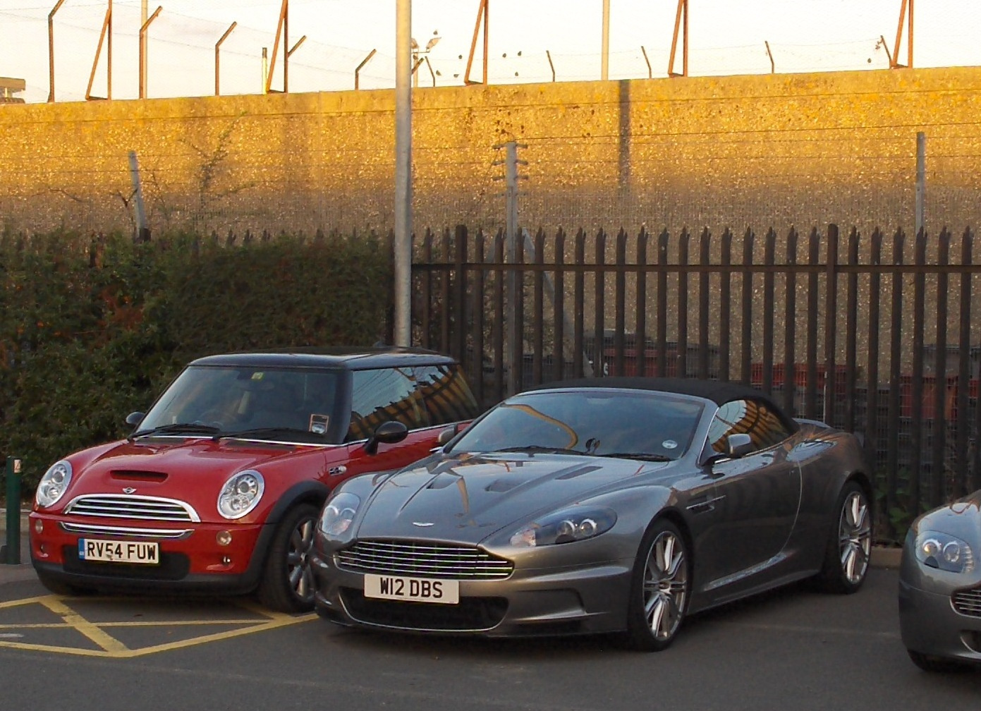 Aston Martin DBS Volante