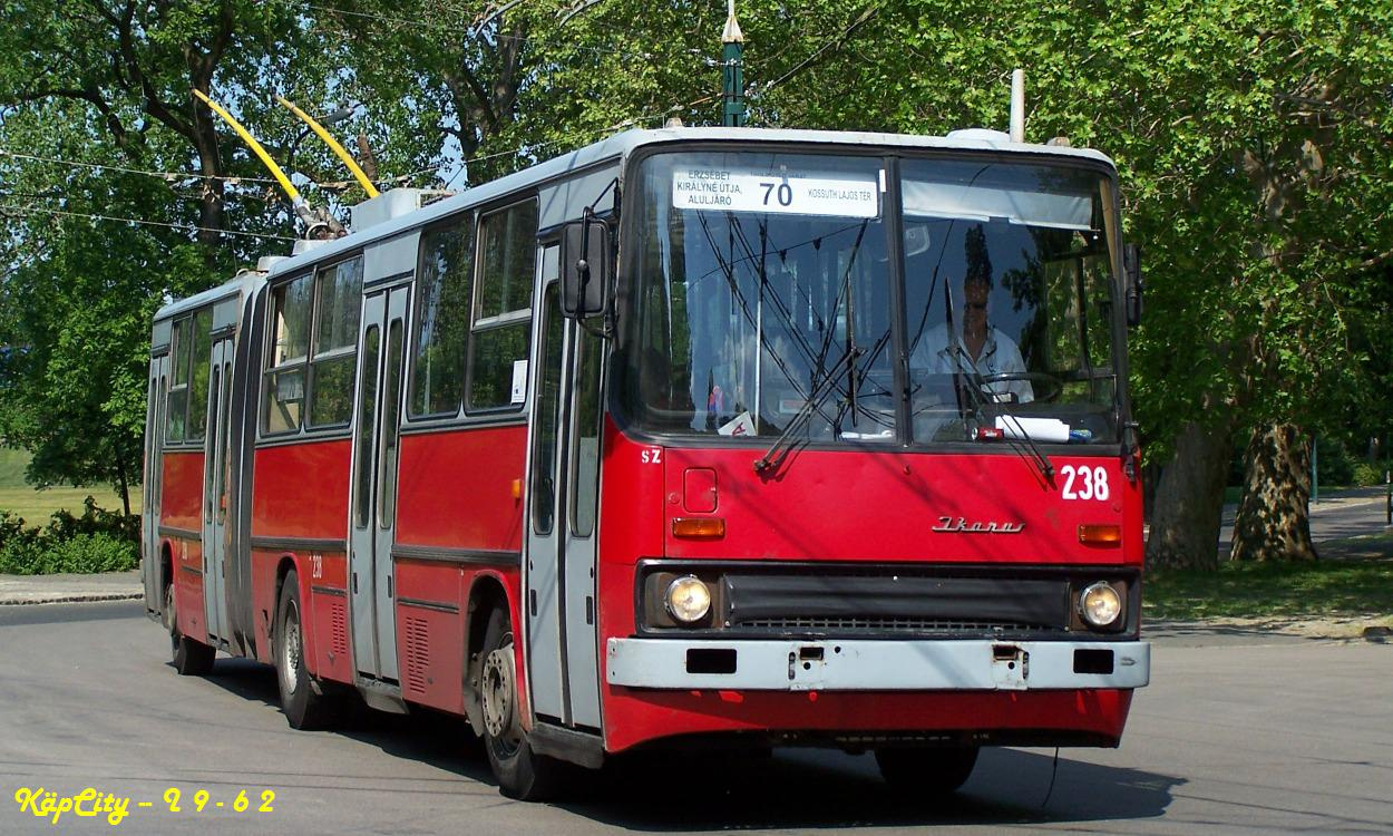 238 - 70 (Dvorzsák sétány)