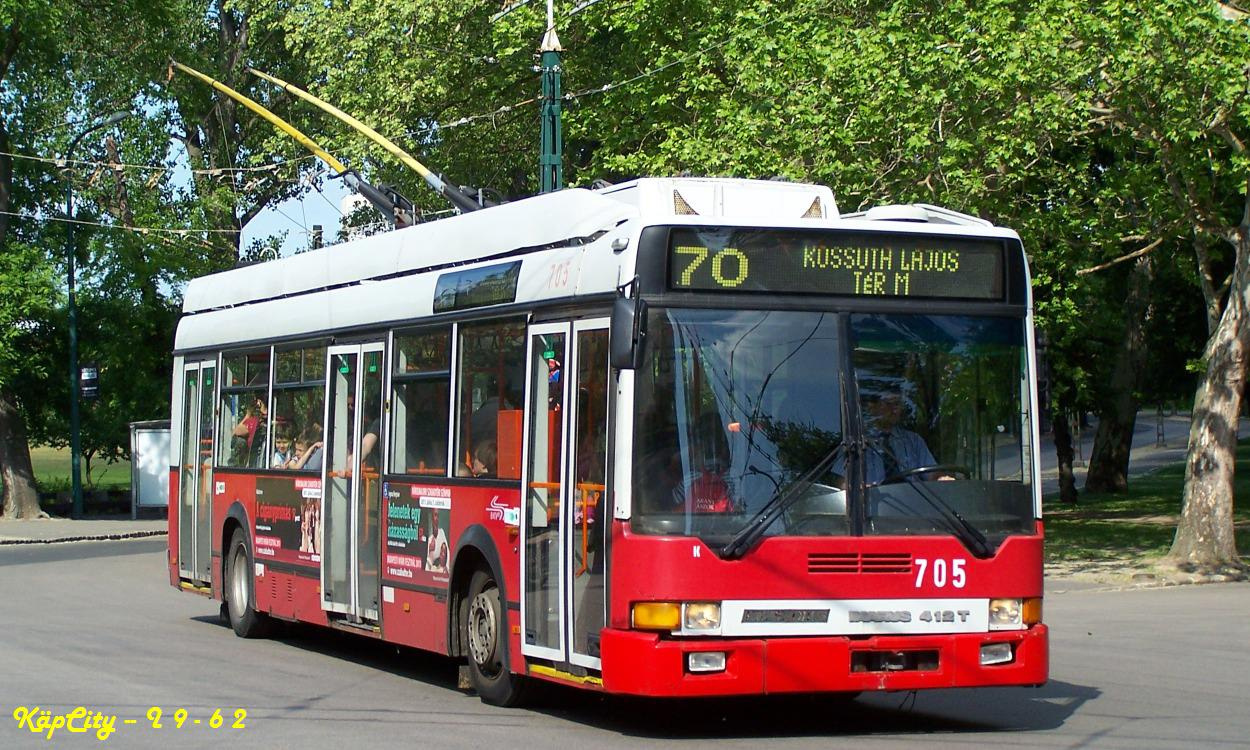 705 - 70 (Dvorzsák sétány)