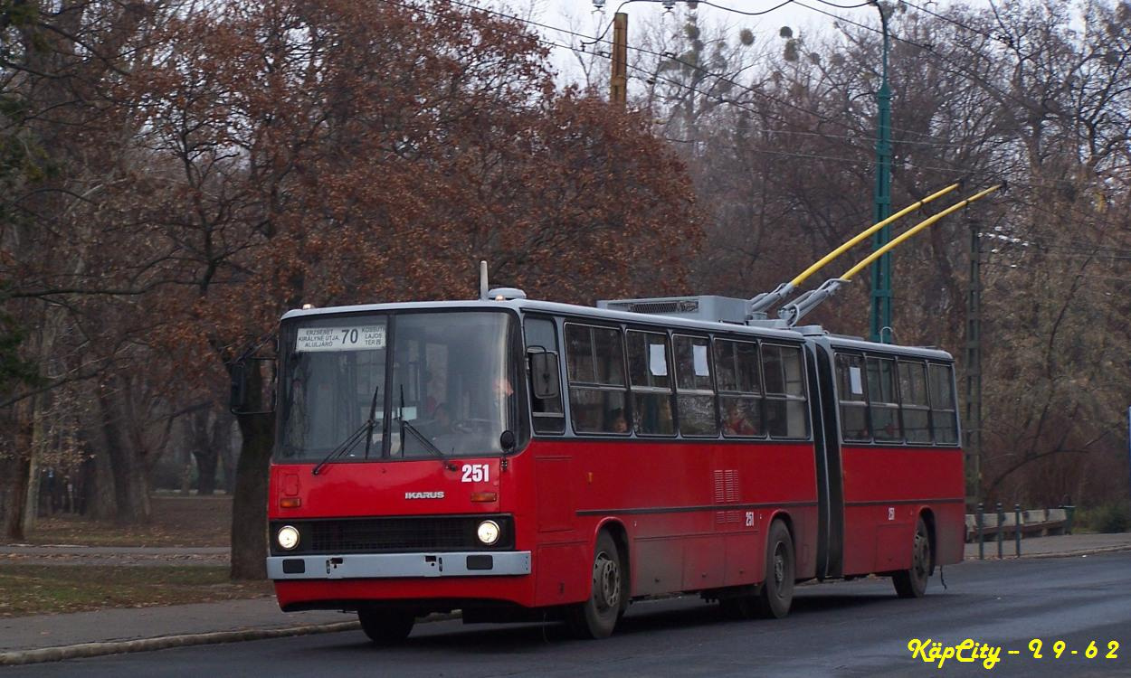 251 - 70 (Dvorzsák sétány)